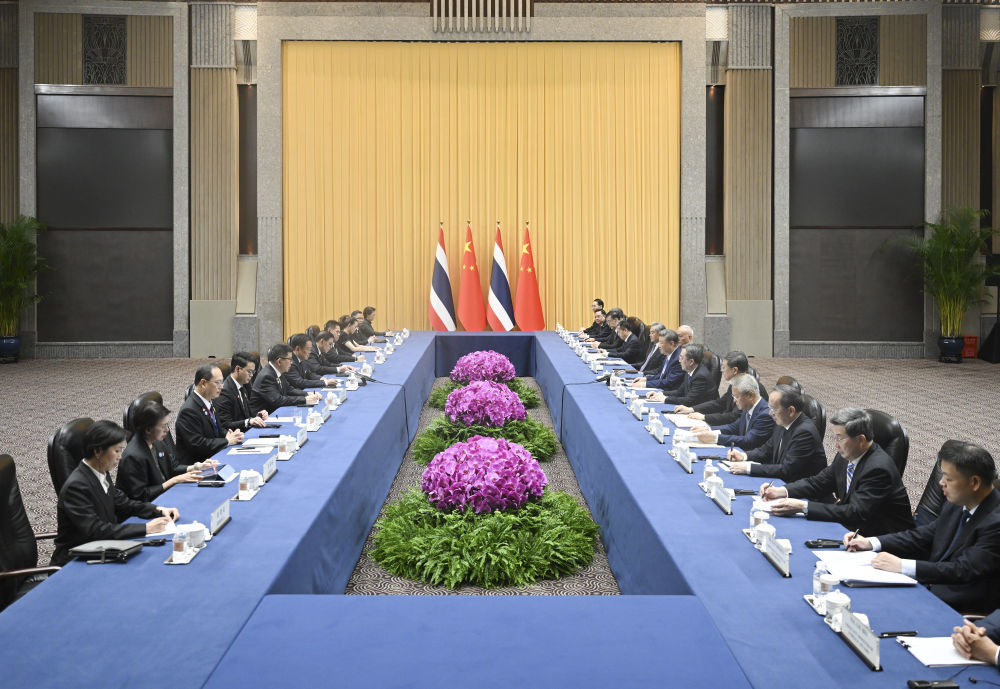 7月17日下午，国家主席习近平在上海西郊宾馆会见来华出席2026世界人工智能大会暨人工智能全球治理高级别会议并进行正式访问的泰国总理阿努廷。新华社记者 燕雁 摄
