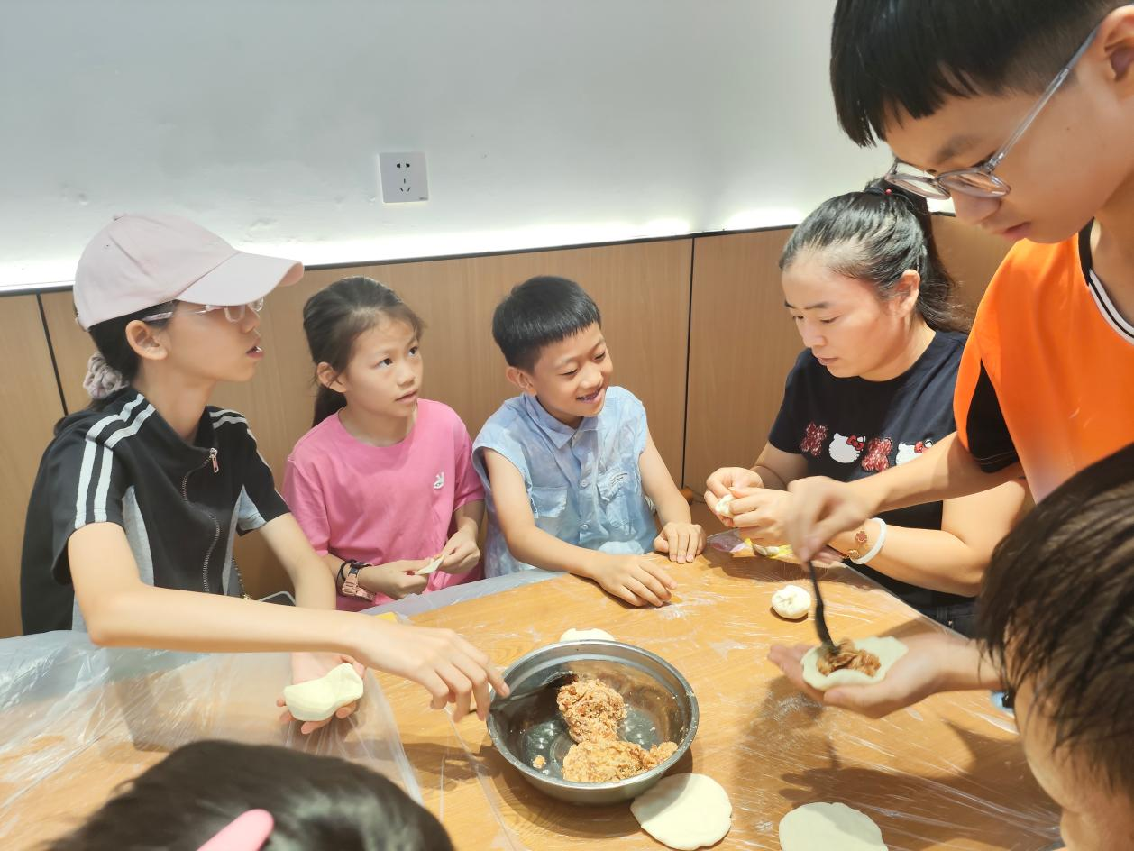 政企联动暖人心 亲子相伴共成长--白石洲东社区开展新就业群体亲子成长小组活动