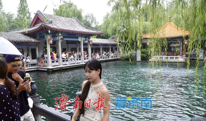 一年四季 泉在济南｜雨润泉城 趵突泉喷涌欢畅“水涌若轮”