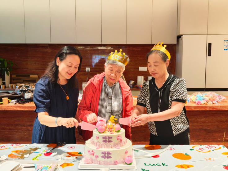 暖心聚相伴 花开贺生辰|侨城北社区举办长者生日会主题活动