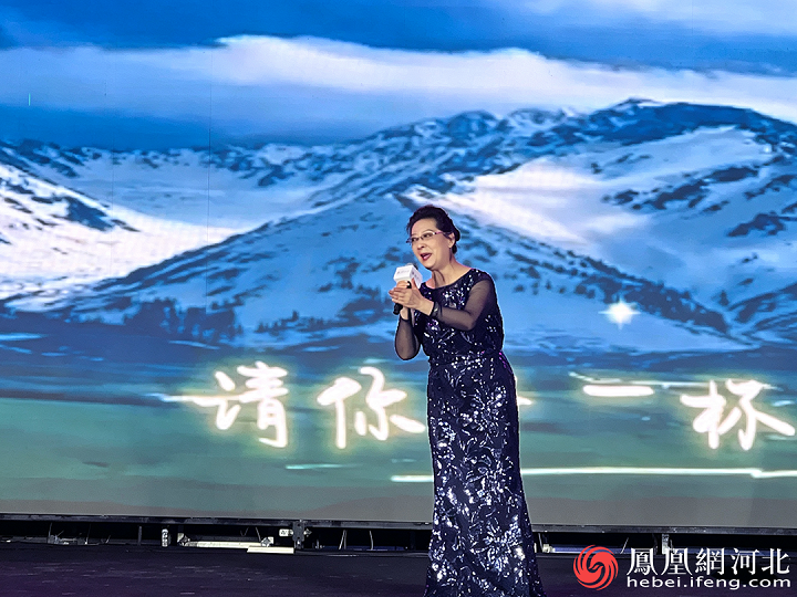 秦皇岛市金梦海湾上演“到人民中去”沙滩公益音乐会