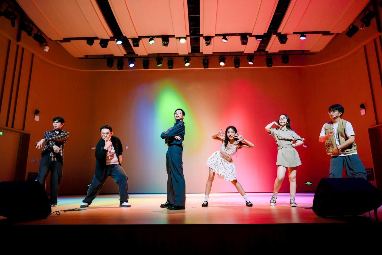香港城市大学(东莞校区)音乐剧社带来表演《Another Day of Sun》