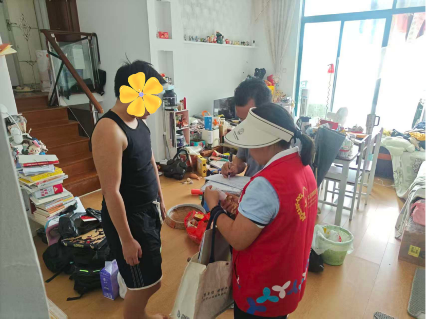 暖心走访入家门 共乐社区为精神康复者送去关爱与健康指导