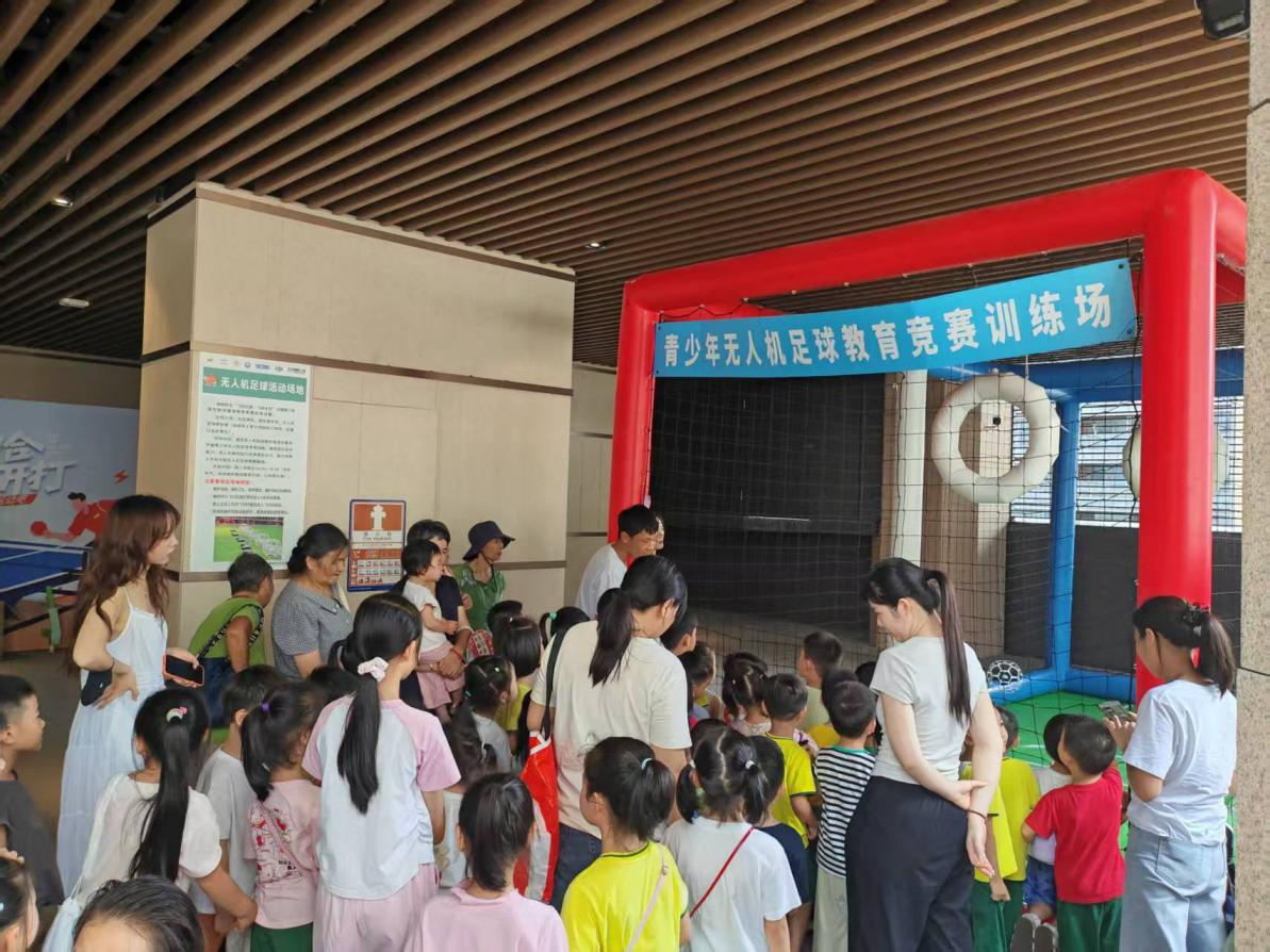 南山区沙河街道明珠街社区“明珠&middot;共粒园”家校社劳动教育实践基地正式启用