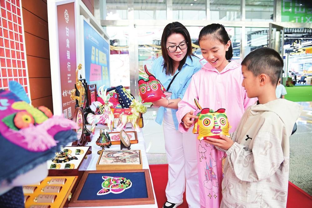 特色展品吸引市民驻足