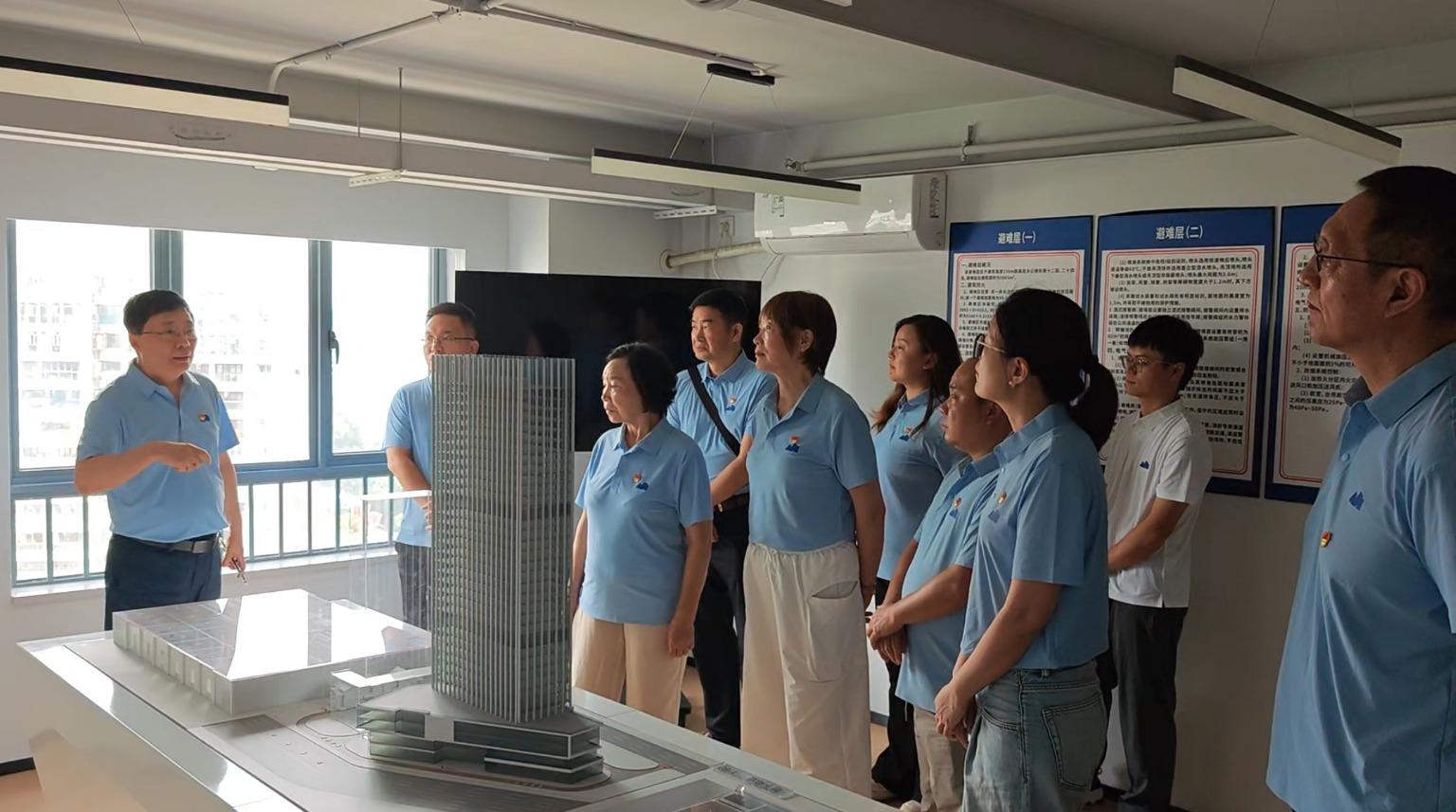 南山区沙河街道新兴领域发展党员指导室走进消防科技企业交流