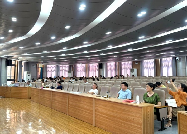 以题研教 聚力成长——合肥市南国花园小学2026年暑期校本培训总结会圆满落幕