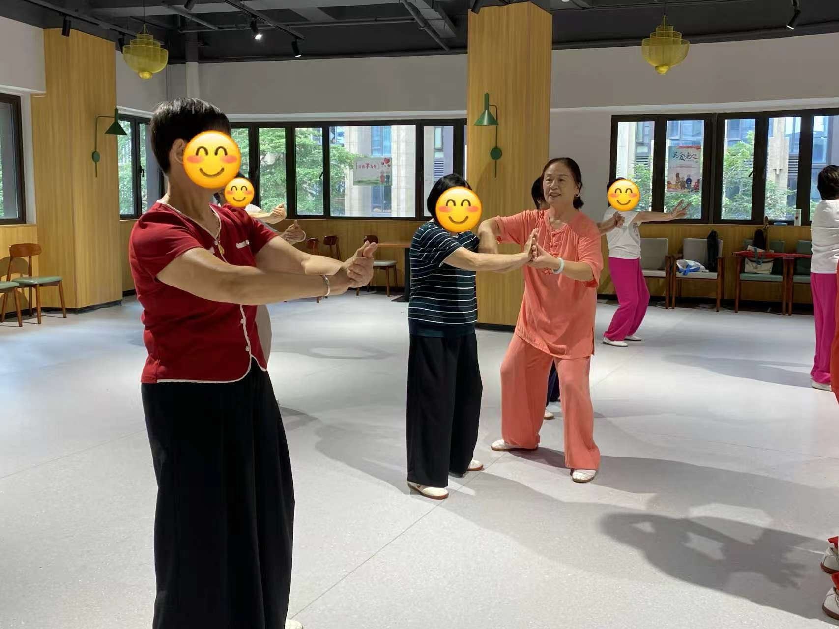 让身心慢下来,让平和驻心间——凤凰岗社区太极拳小组温情赋能之行