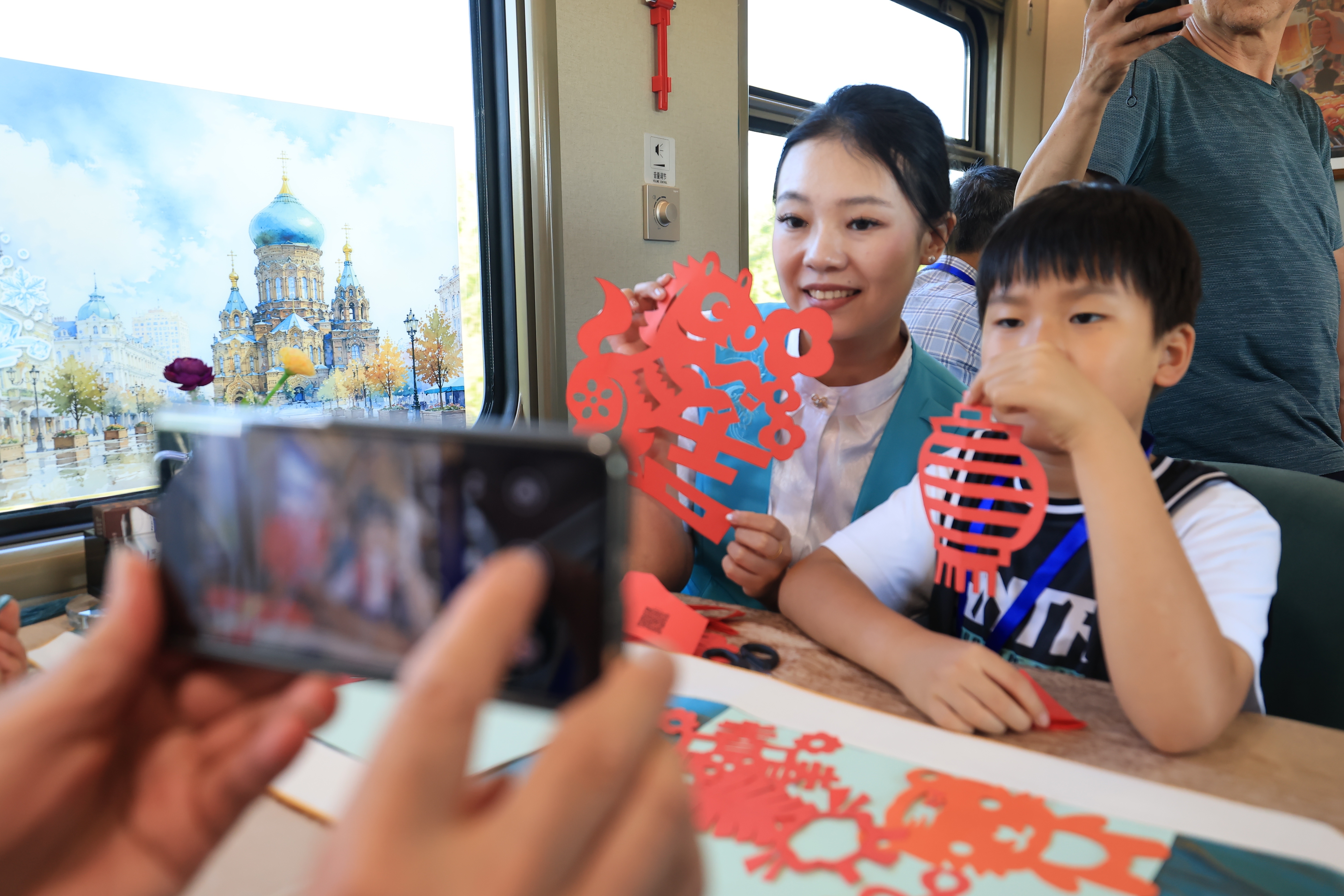 黑龙江开行首趟“铁旅融合·清凉龙江”旅游专列