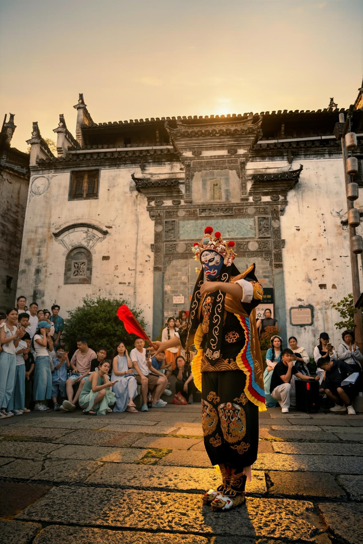 深耕夜间文旅业态 篁岭乡村非遗夜焕新上线
