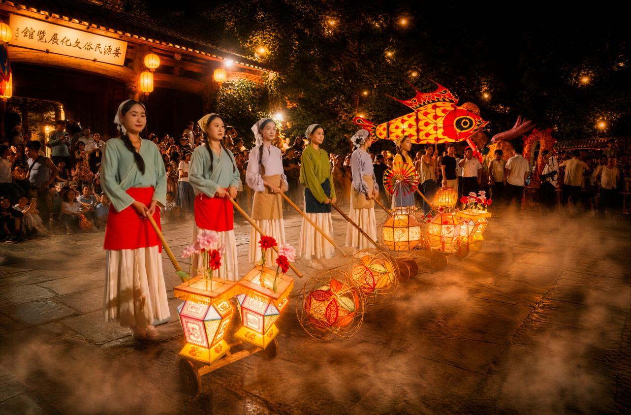 深耕夜间文旅业态 篁岭乡村非遗夜焕新上线