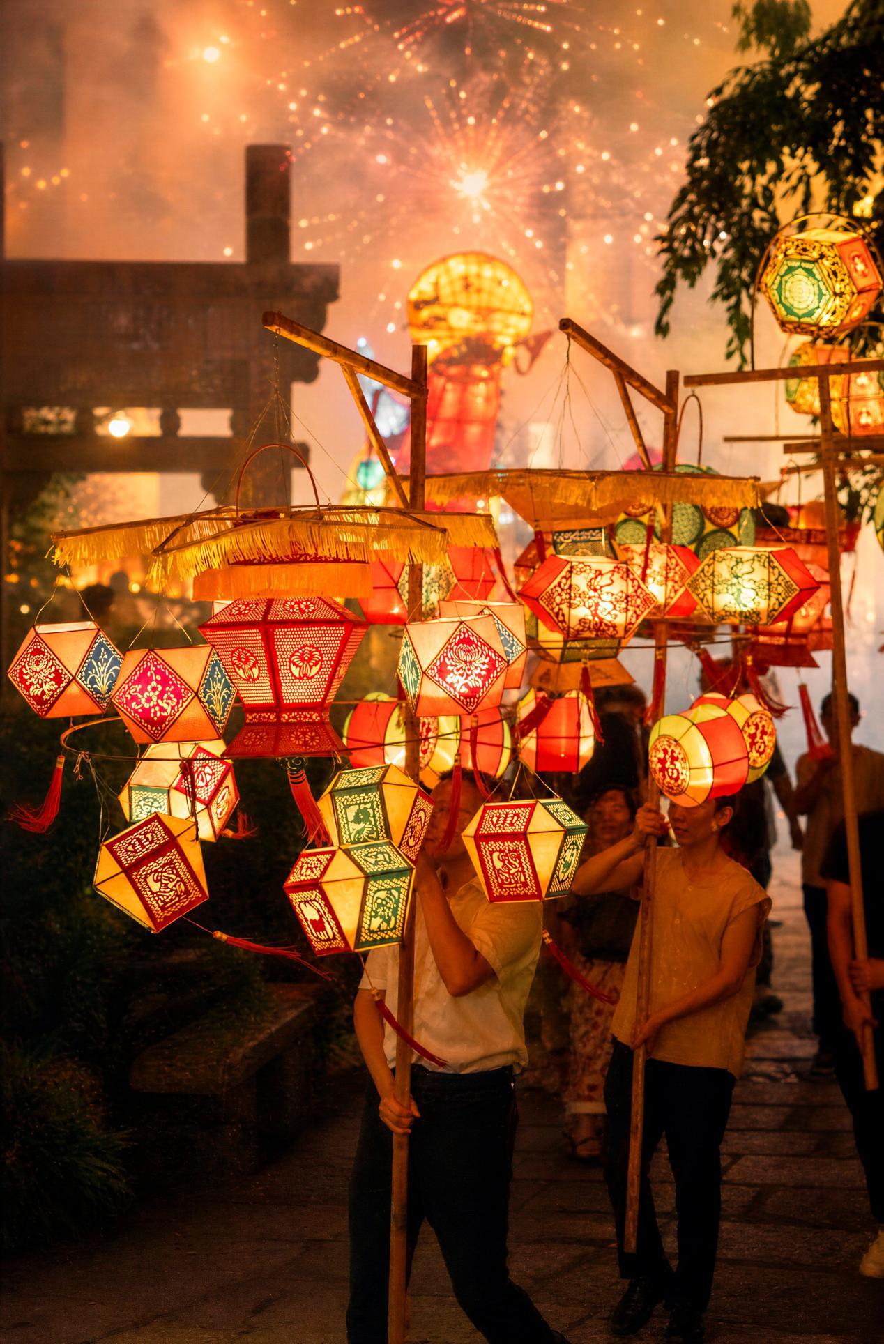 深耕夜间文旅业态 篁岭乡村非遗夜焕新上线