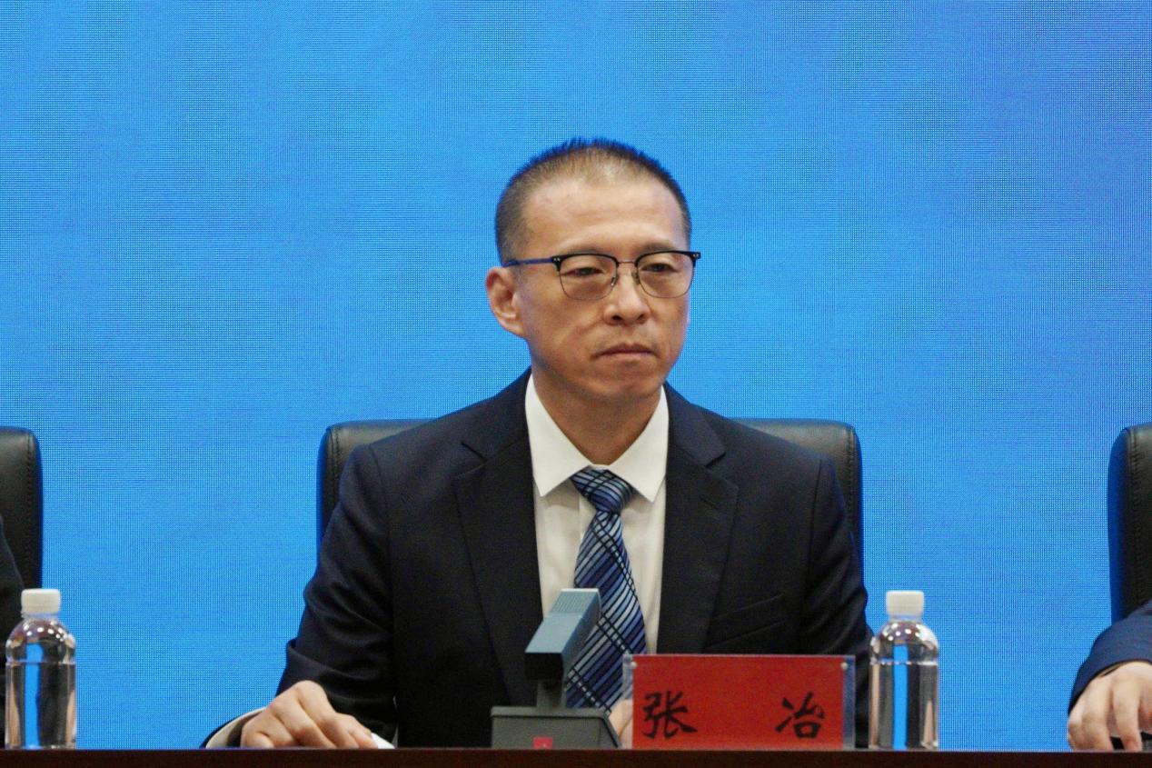 哈尔滨市工信局总经济师 张冶