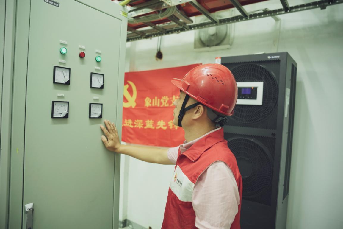 党旗映风雨抢修勇逆行——中国联通宁波分公司硬核迎战台风“巴威”保通信畅通