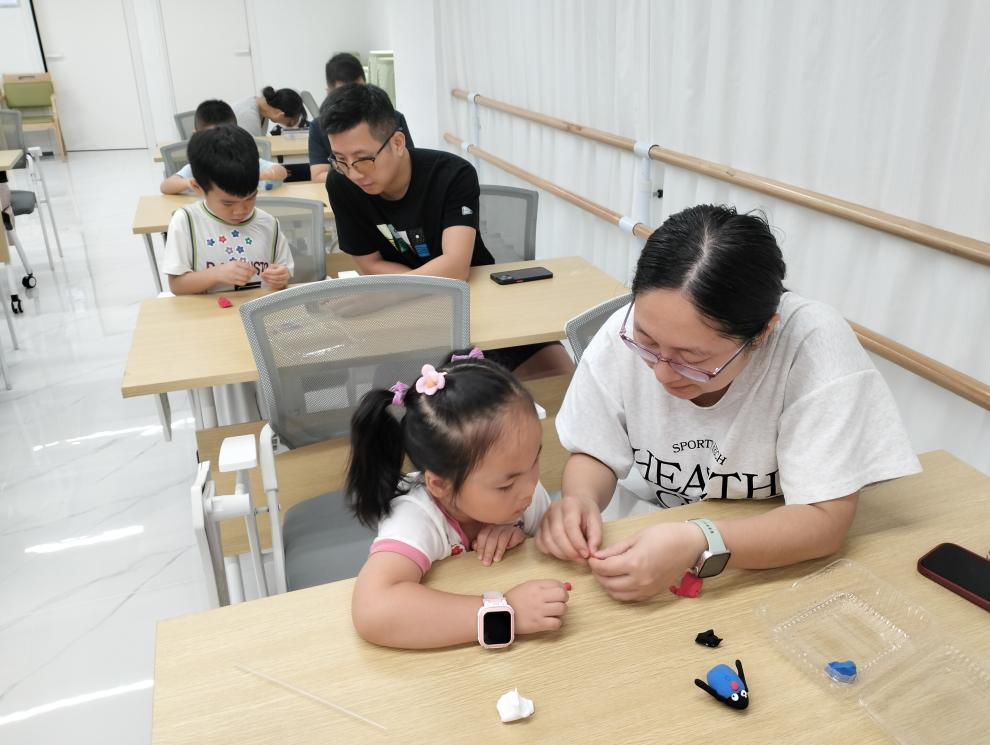 南山区沙河街道白石洲东社区“悦”读陪伴-亲子绘本共读活动