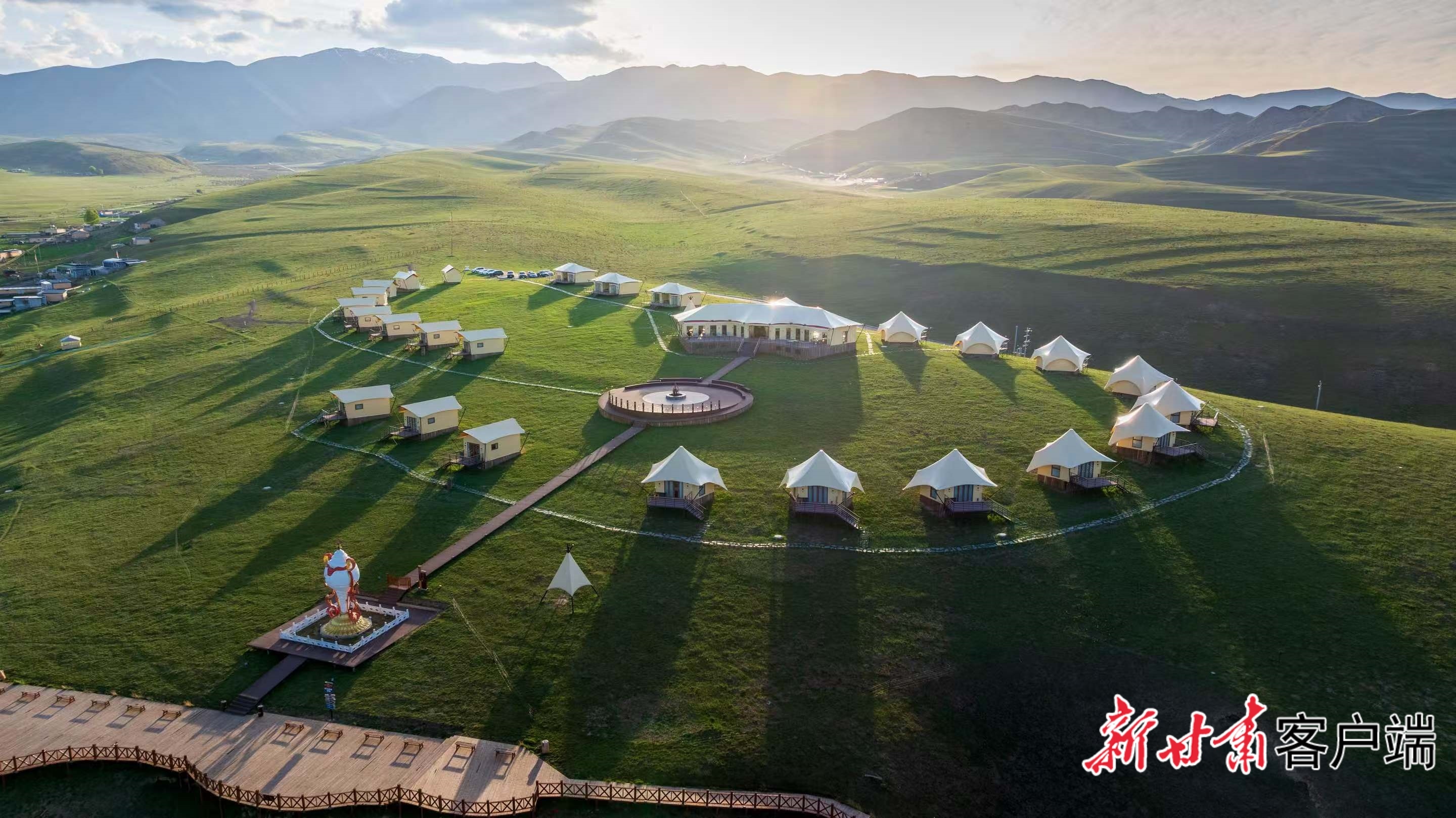 夏河县桑科草原天境营地风景 图片由新甘肃·甘肃日报通讯员 扎西才让 摄