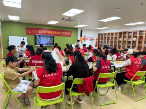 “宋韵织锦润初心”固戍社区开展志愿者宋锦手提包手工活动
