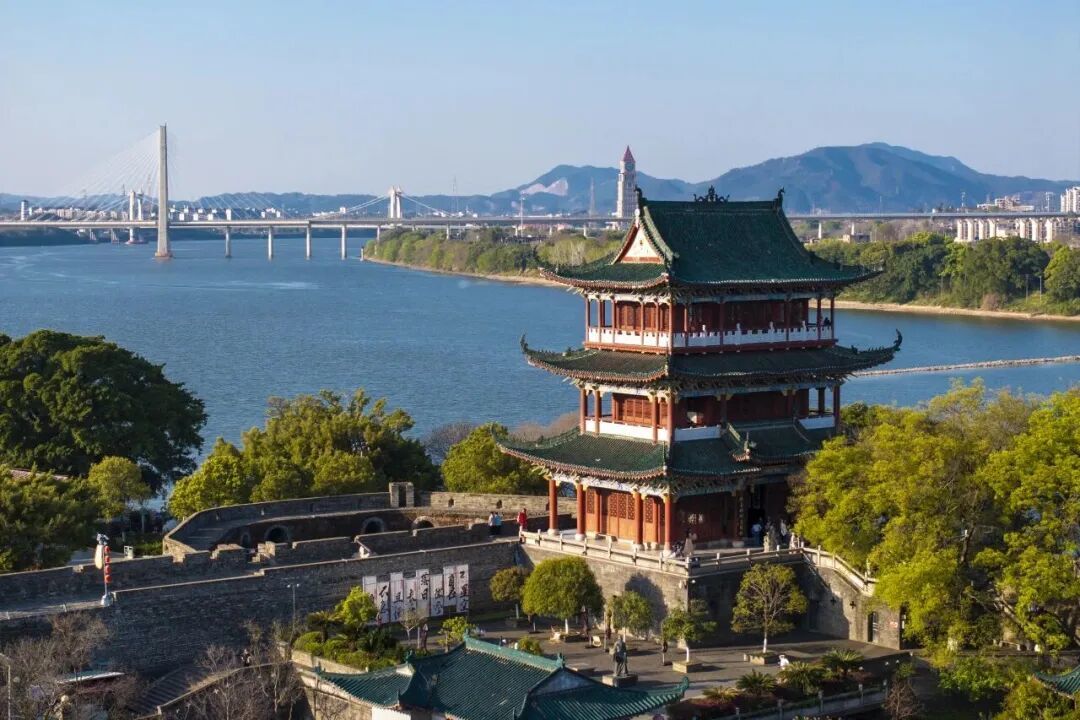 八境台