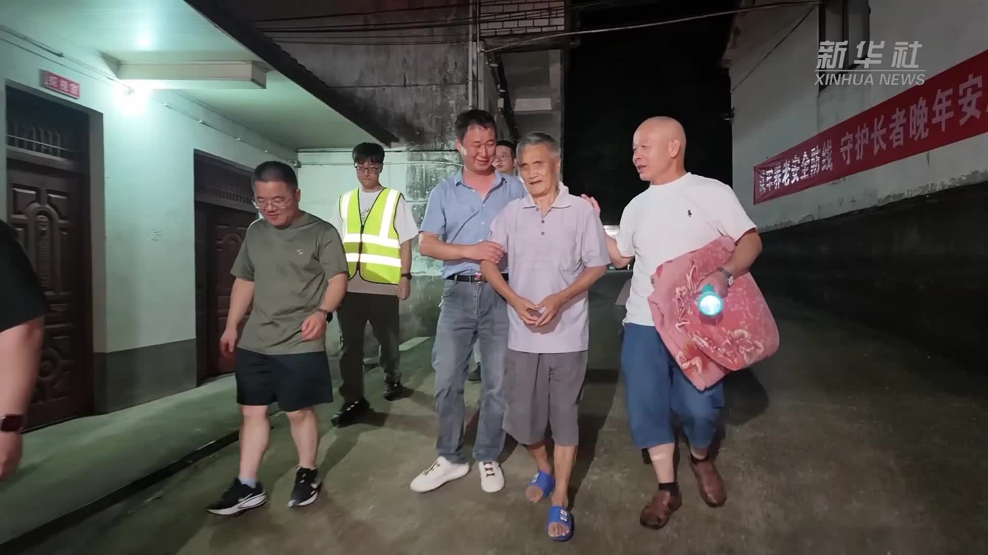 台风“巴威”来袭，安徽多地有序转移安置群众