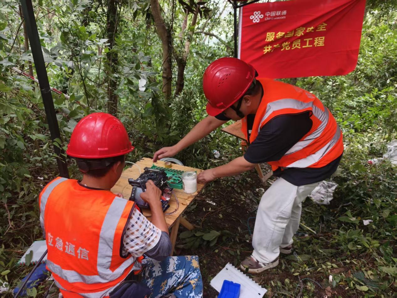 党旗映风雨抢修勇逆行——中国联通宁波分公司硬核迎战台风“巴威”保通信畅通