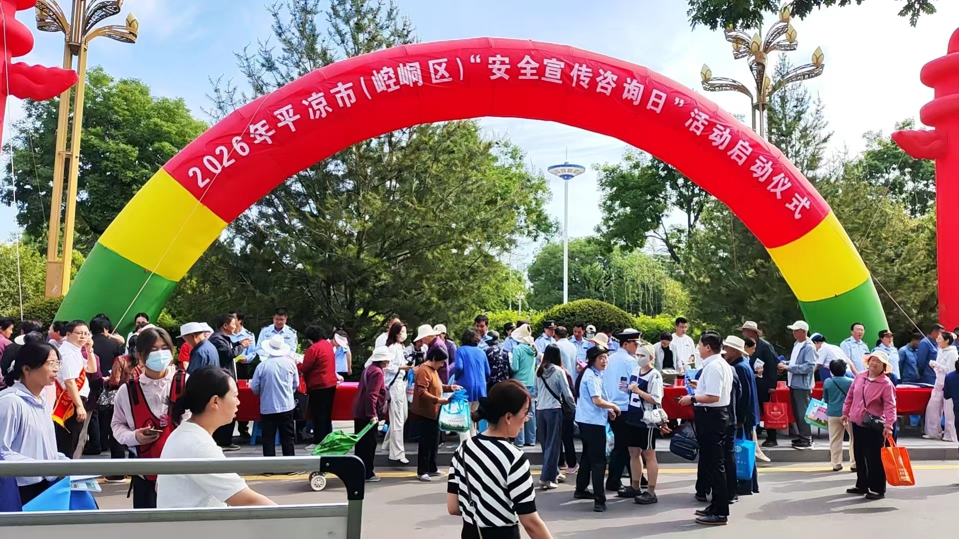图为安全宣传咨询日活动现场.jpg