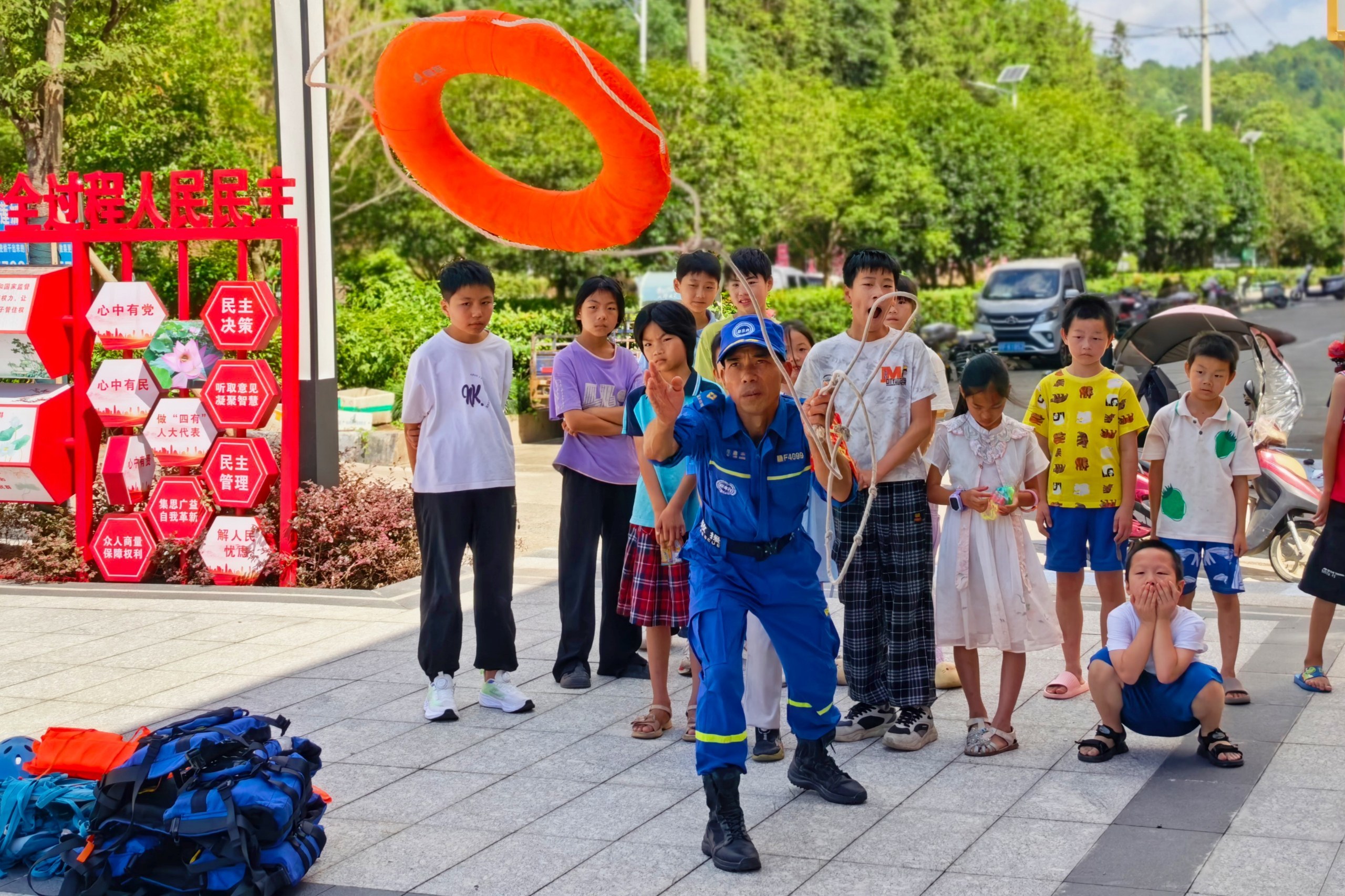 器械展示、情景模拟、实操演练，广昌这场防溺水课“干货满满”