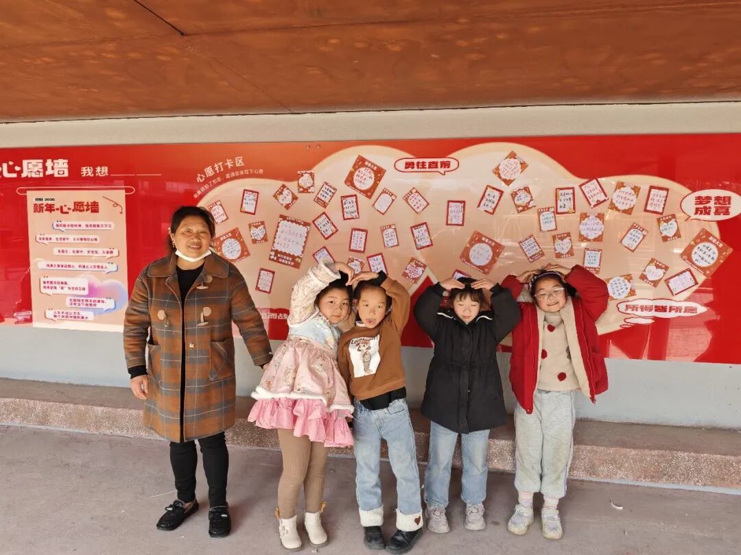 “新年心愿墙” 成了居民打卡地