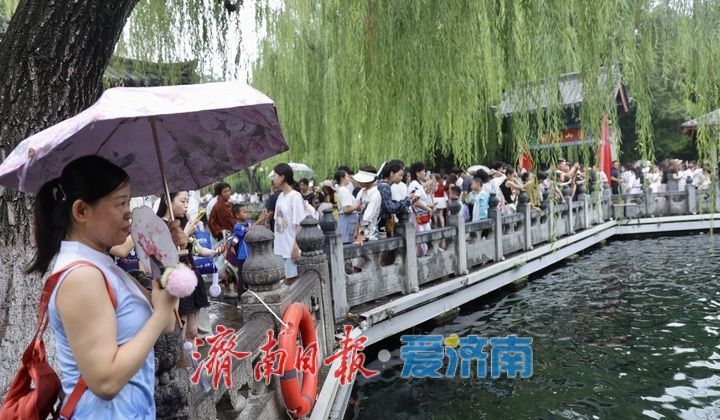 一年四季 泉在济南｜雨润泉城 趵突泉喷涌欢畅“水涌若轮”