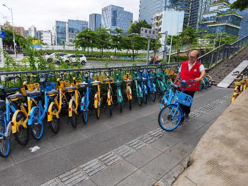 西乡街道共乐社区全力推进市容环境提质行动