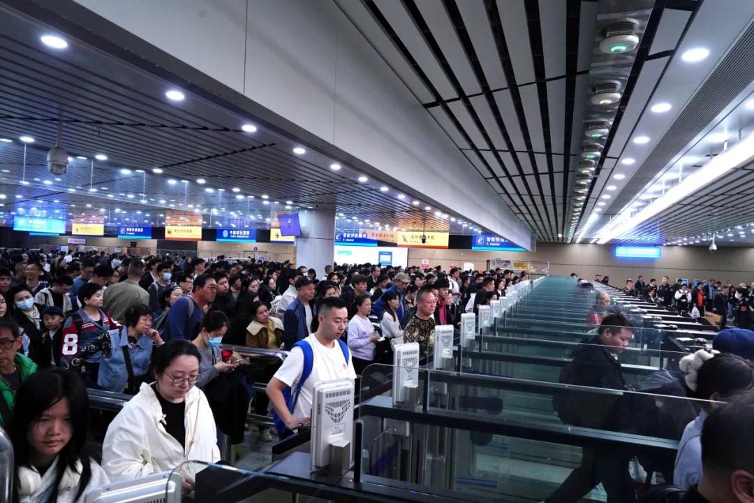 珠海口岸上半年出入境客流破1.19亿人次 大湾区跨境流动持续升温