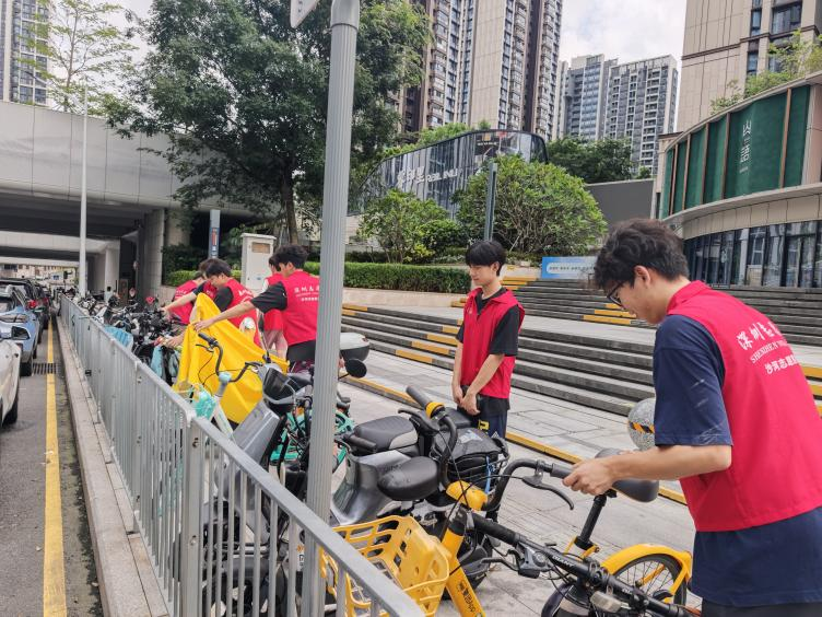 “文明停车齐整治·青春助力靓社区”—高发社区志愿者活动