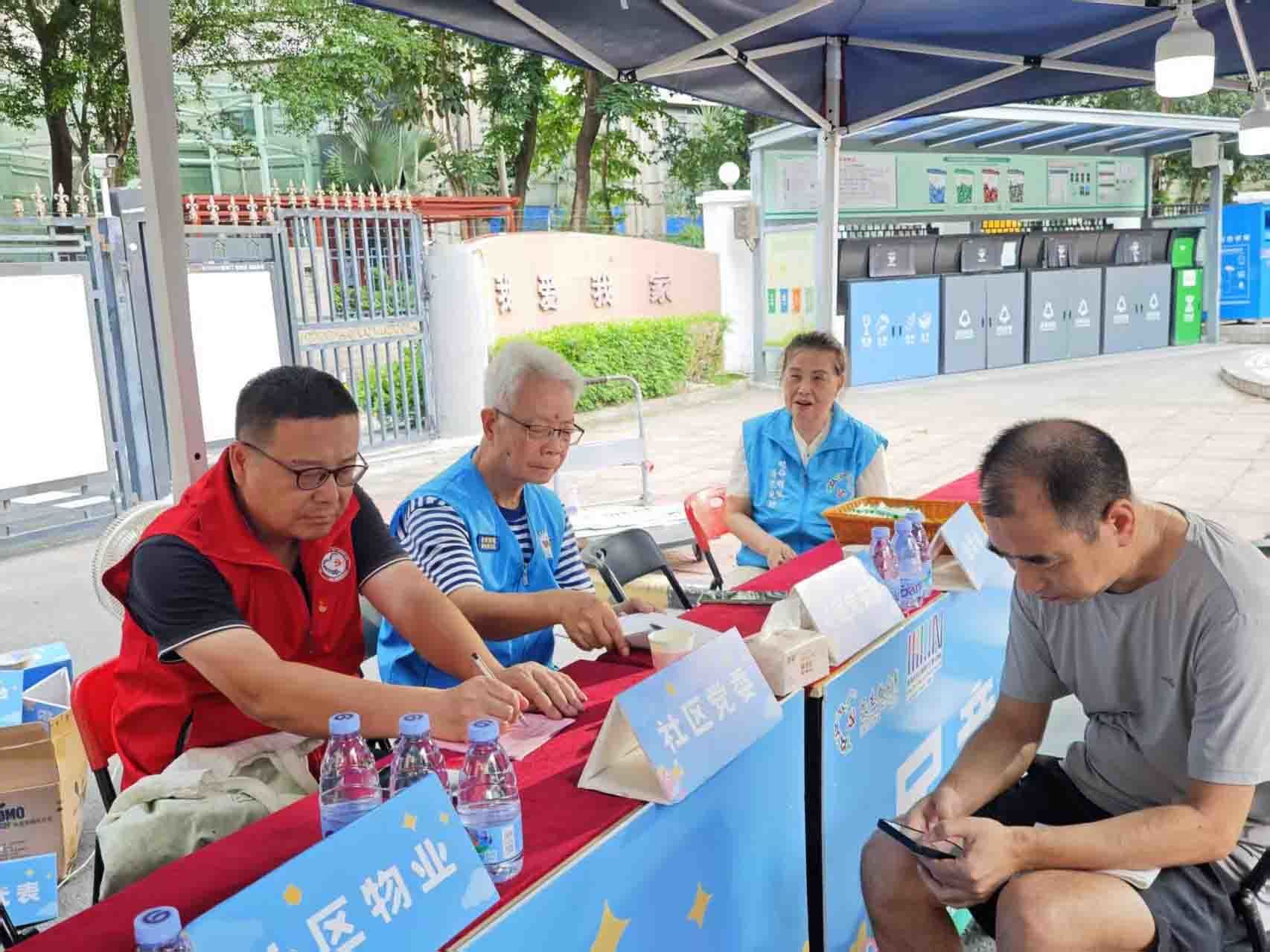 南山区沙河街道明珠街社区开展“楼栋长夜话民情”实践活动