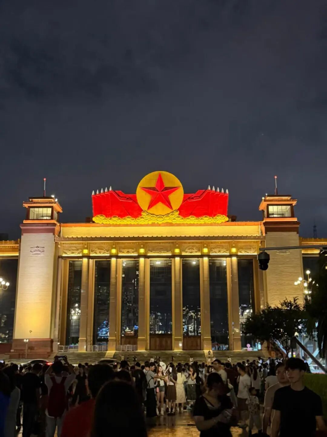 江西省美术馆夜景。