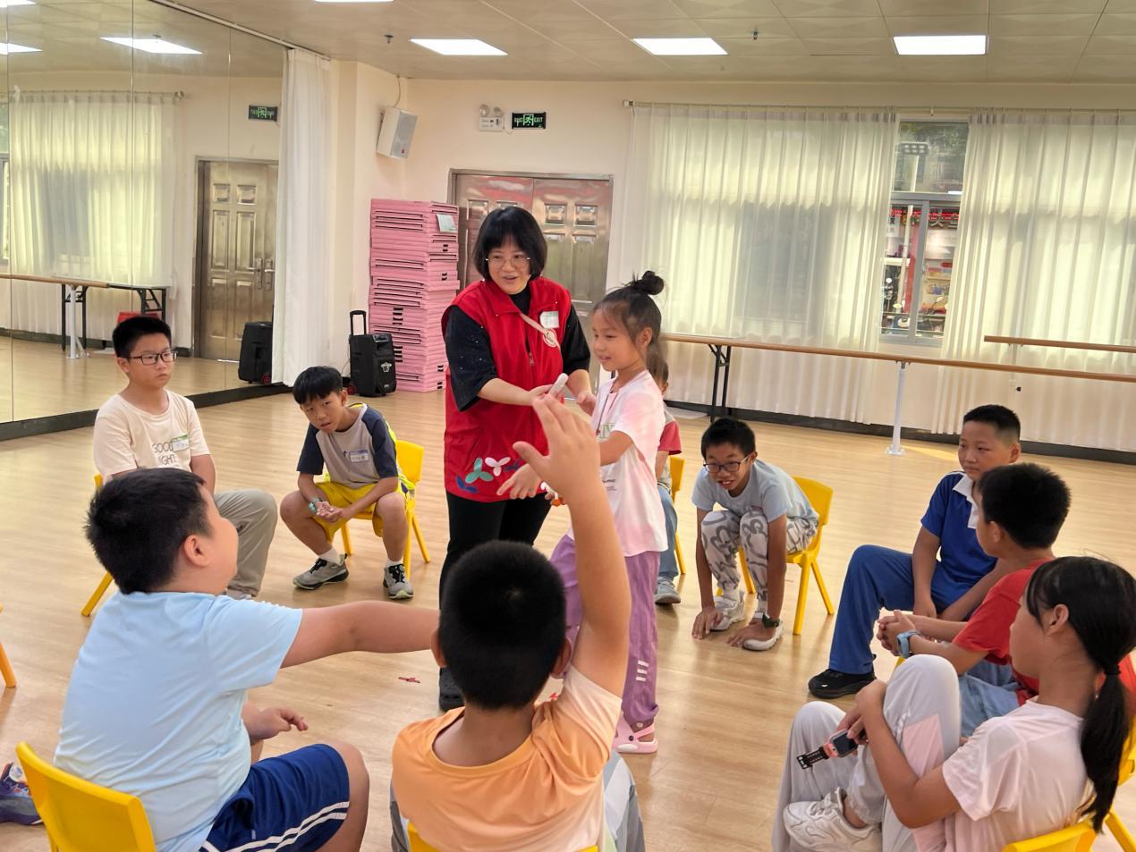 凤凰岗社区开展“会听也会说・朋友多又多”儿童青少年沟通能力提升小组