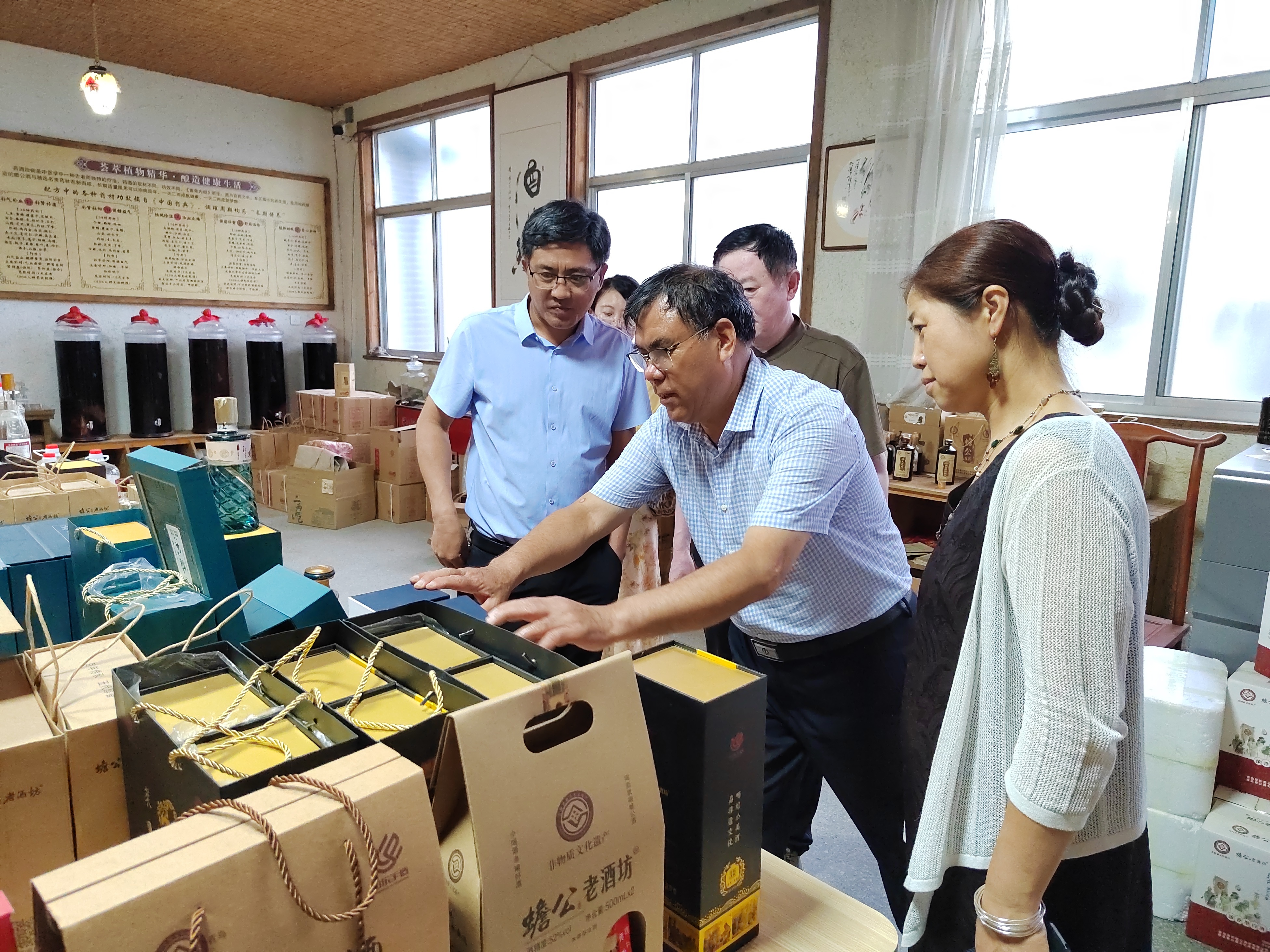 青岛乡里乡亲|乡土文化带头人 一脉酒香两百年:张卫柱与蟾公酒的传承之路
