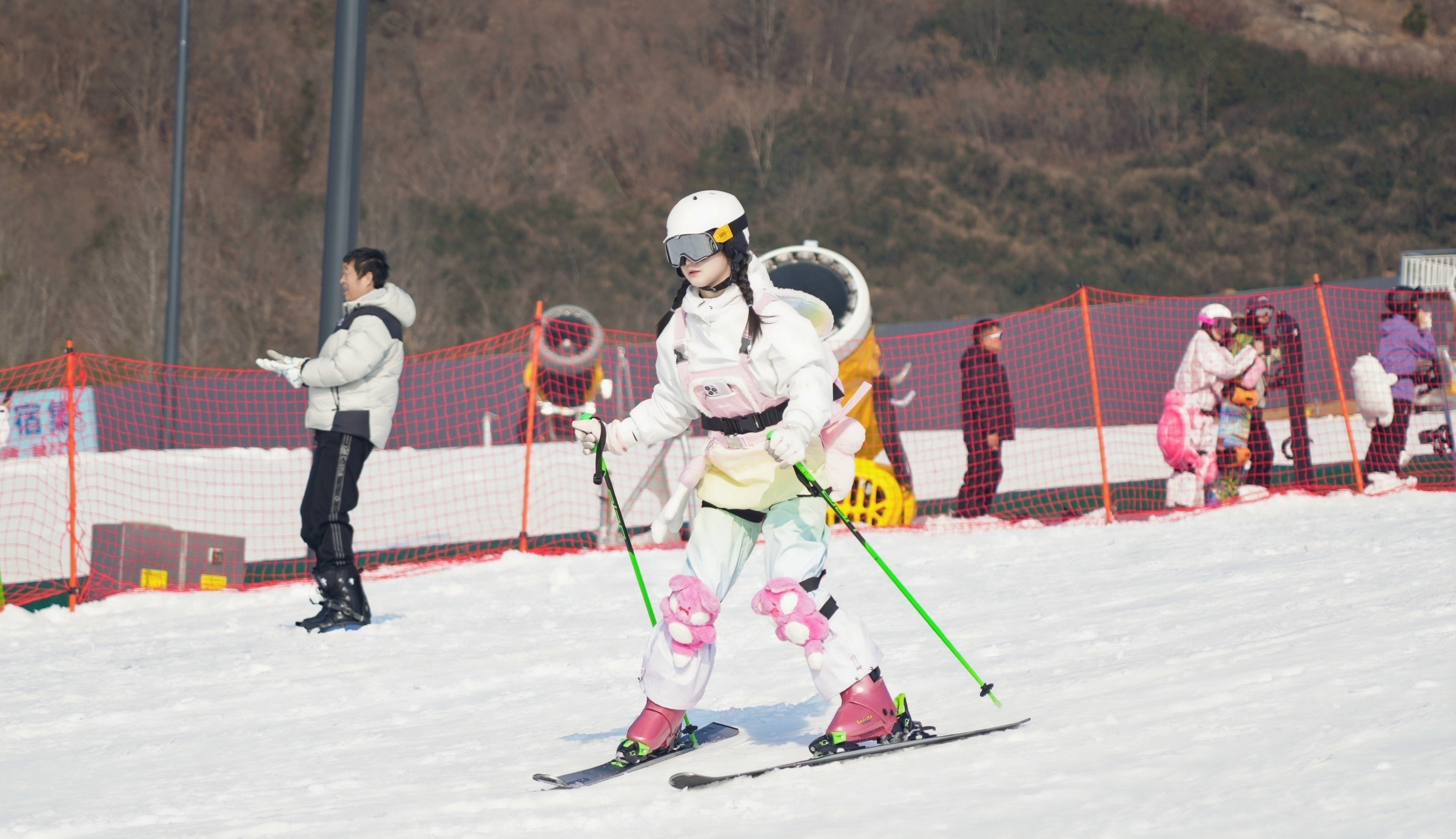 安徽首个气膜室内滑雪场即将投用，让冰雪运动从“冬季限定”变为“四季畅享”
