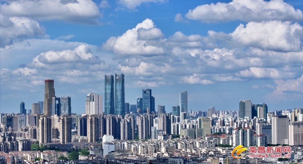 航拍南昌红谷滩区楼宇林立（图）