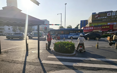 “念叨”声里有温度,“黑科技”里有力度 ——看西乡街道凤凰岗社区如何守护出行平安