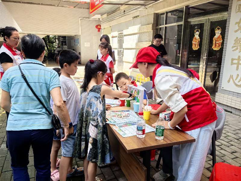 绿色同行,共建家园——西乡街道共乐社区开展志愿者环保宣传活动
