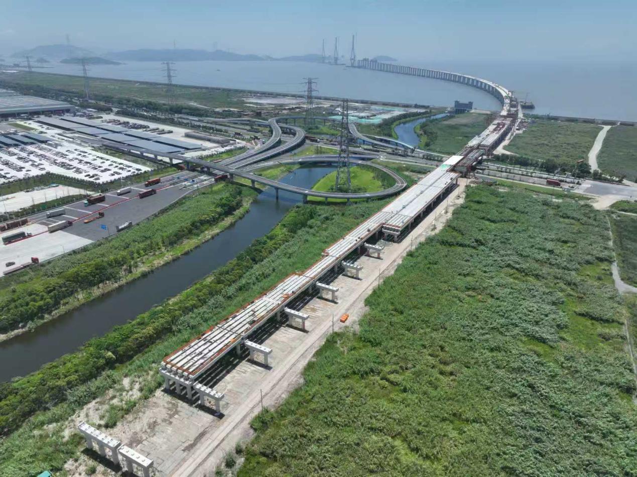 六横公路大桥二期工程青龙门特大桥引桥施工现场 于子承供图