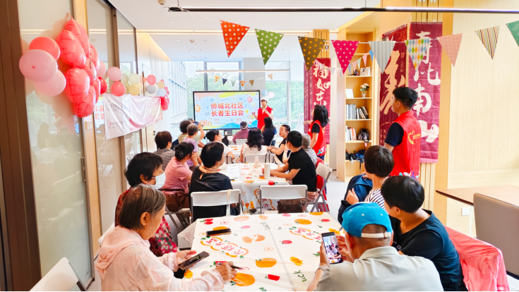 暖心聚相伴 花开贺生辰|侨城北社区举办长者生日会主题活动