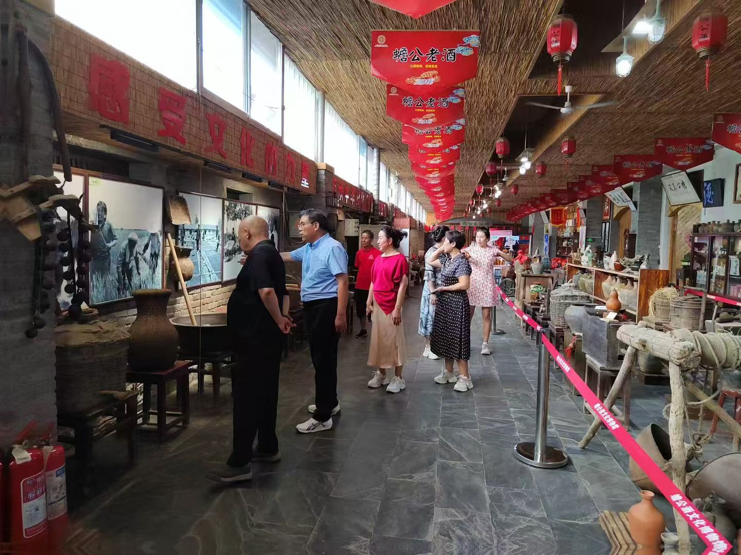 青岛乡里乡亲|乡土文化带头人 一脉酒香两百年:张卫柱与蟾公酒的传承之路