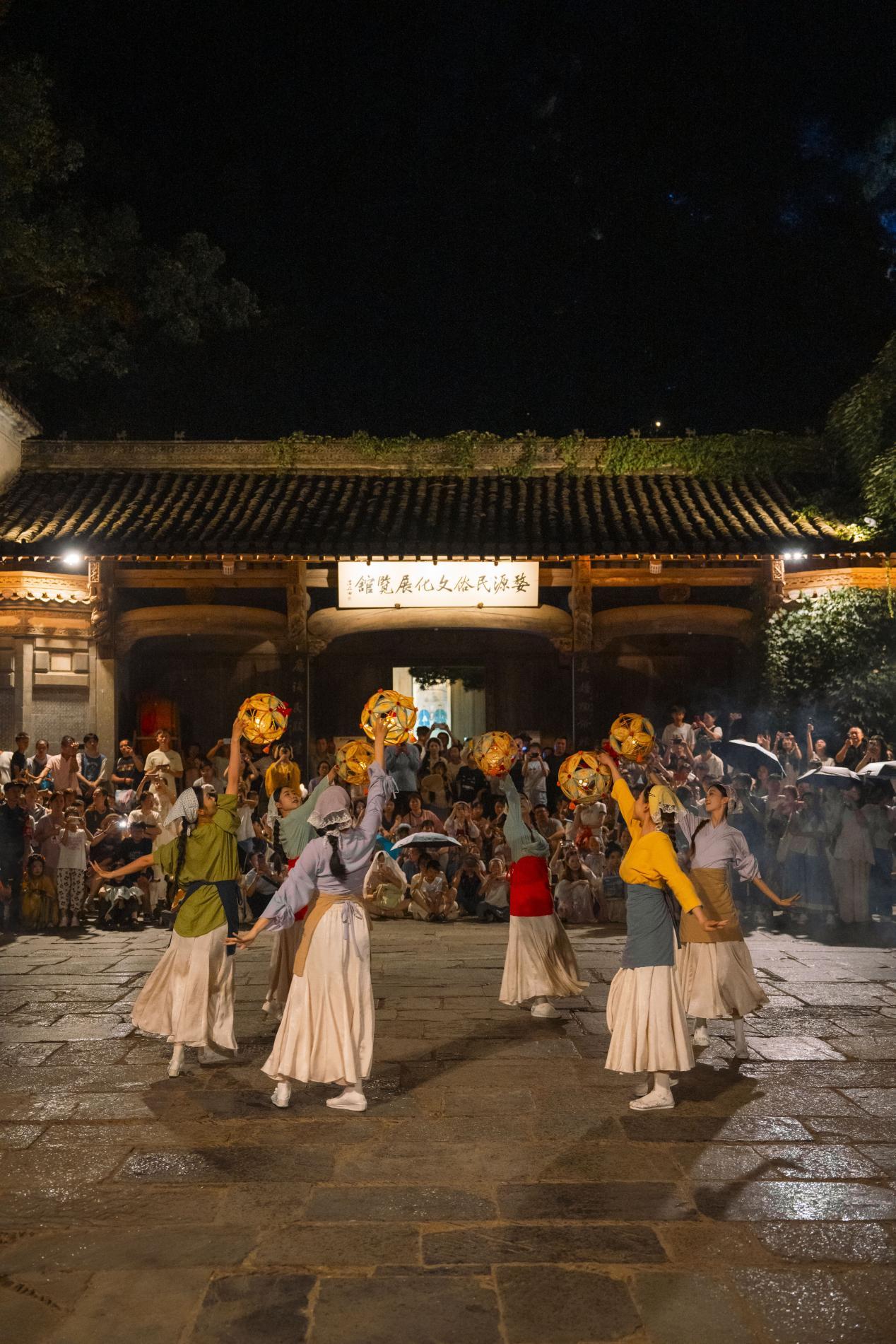 深耕夜间文旅业态 篁岭乡村非遗夜焕新上线