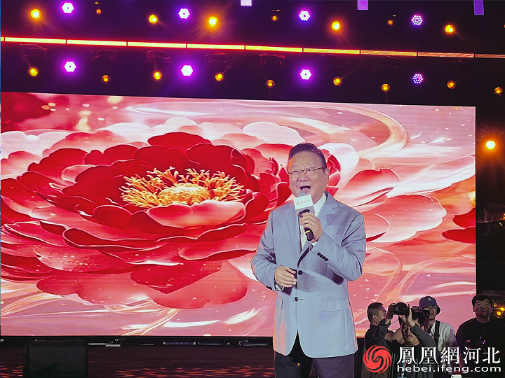 秦皇岛市金梦海湾上演“到人民中去”沙滩公益音乐会