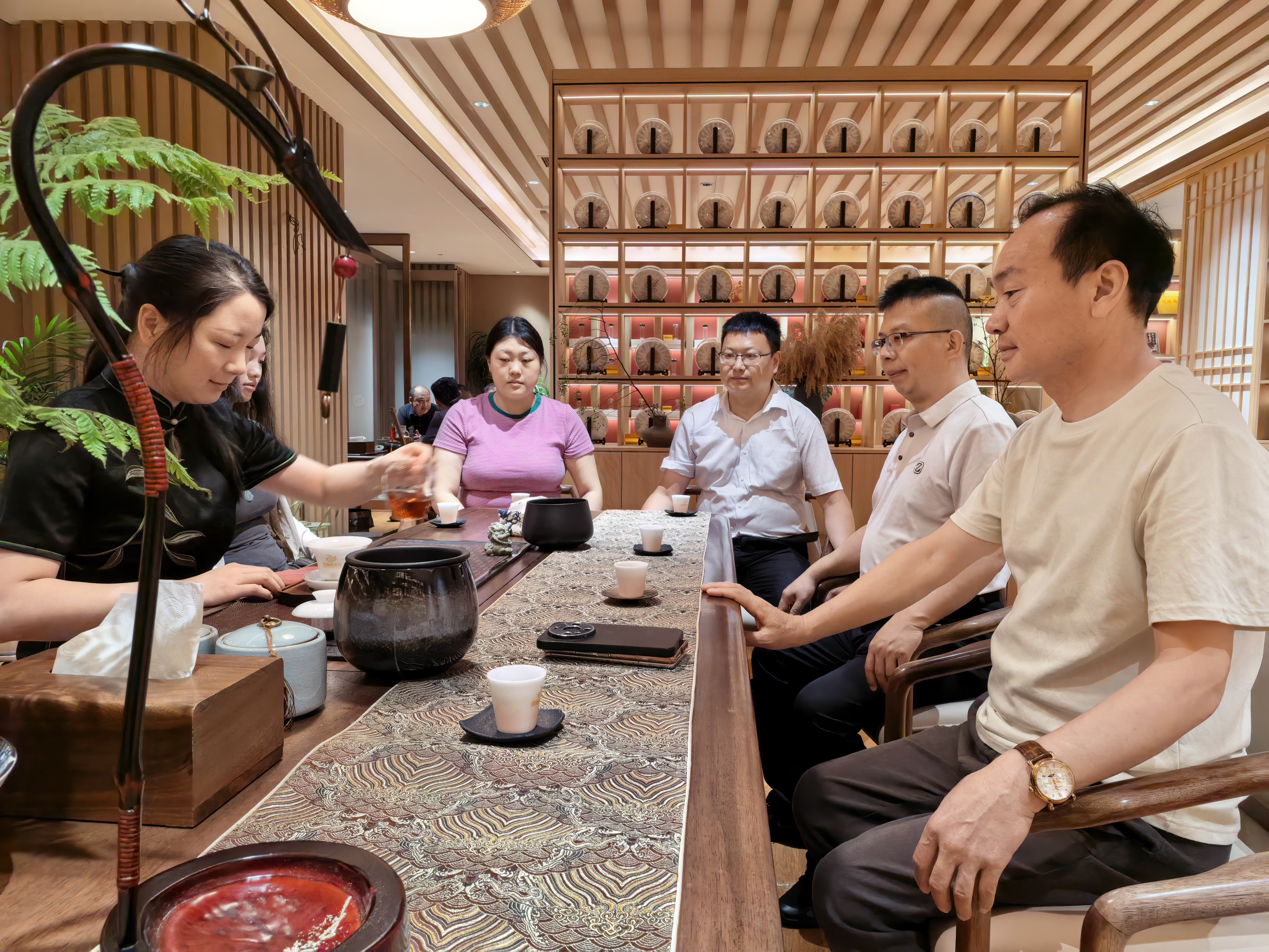 以茶为桥连通滇豫文脉 刘双文深耕古树茶产业弘扬传统茶道