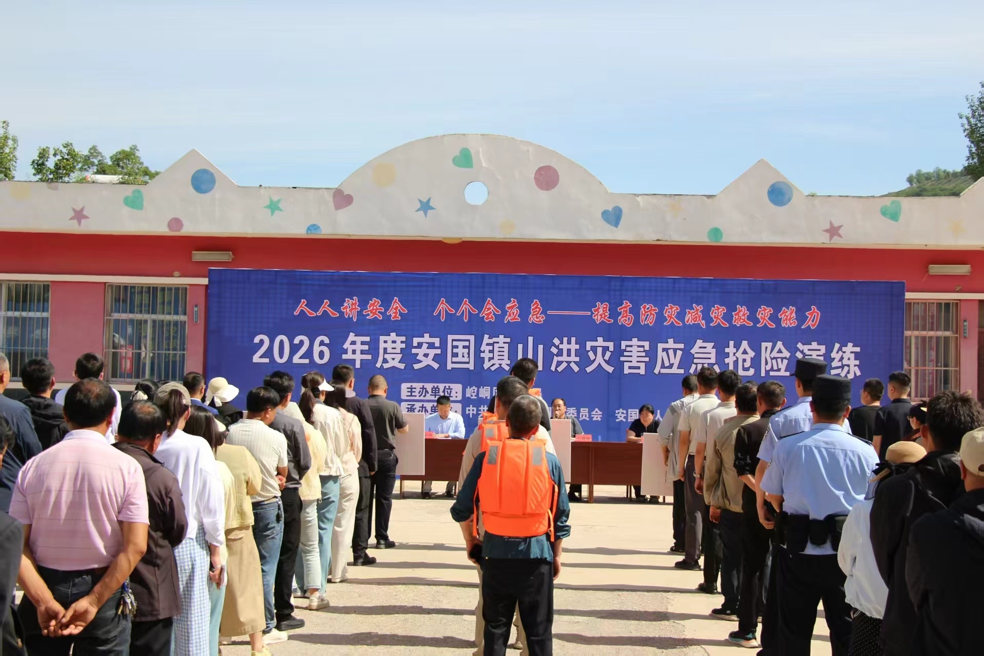 图为崆峒区安国镇山洪灾害应急演练.jpg