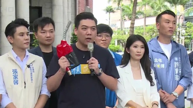 蓝营青年军赴监察院，检举民进党官员渎职