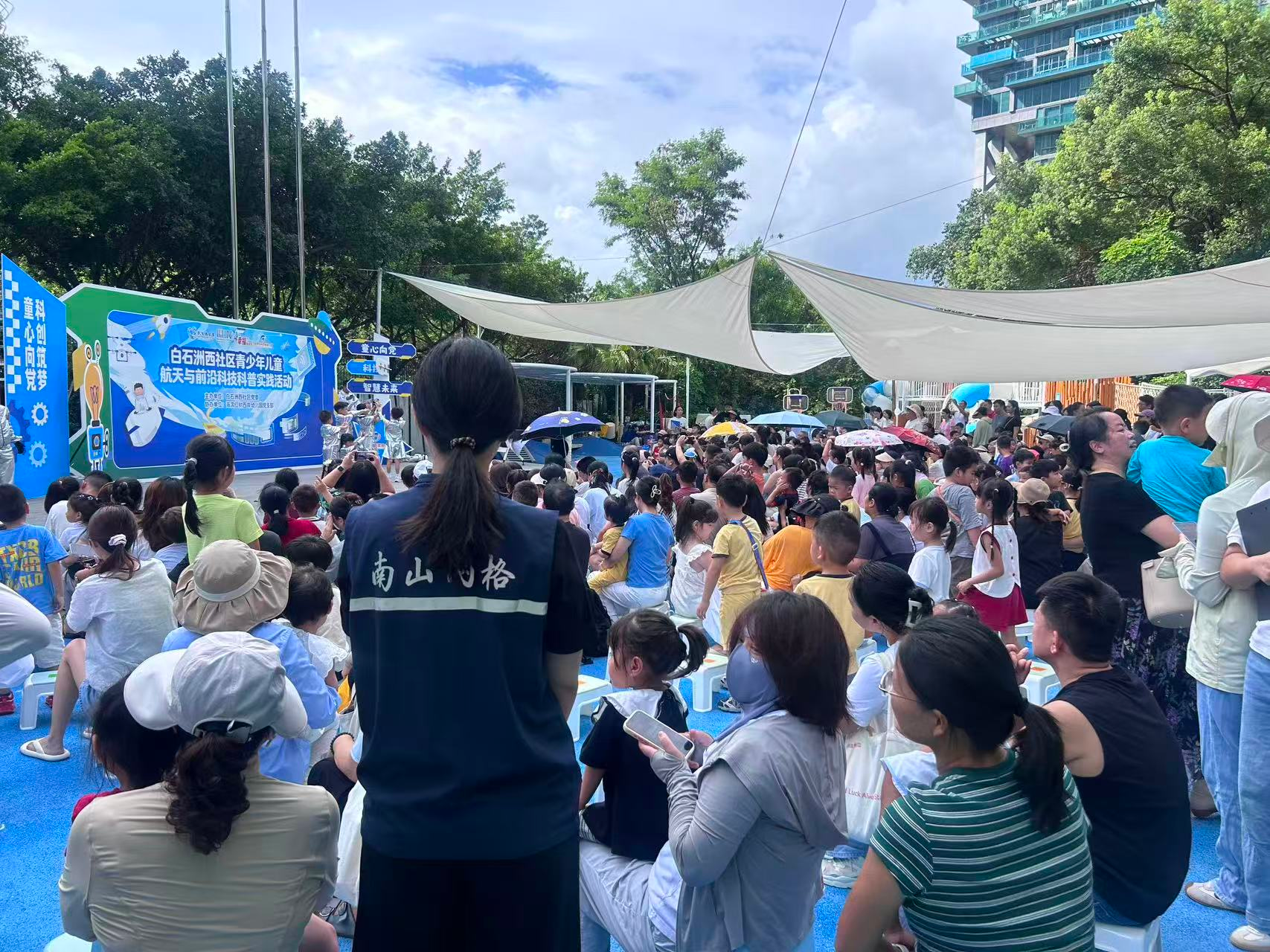白石洲西社区科普进校园，孩子家门口玩转航天AI