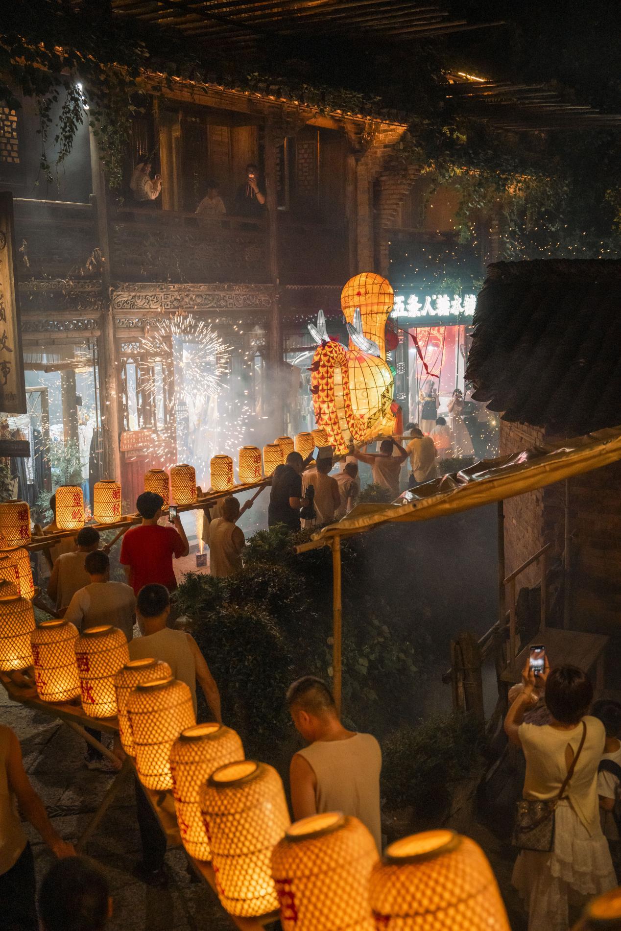 深耕夜间文旅业态 篁岭乡村非遗夜焕新上线