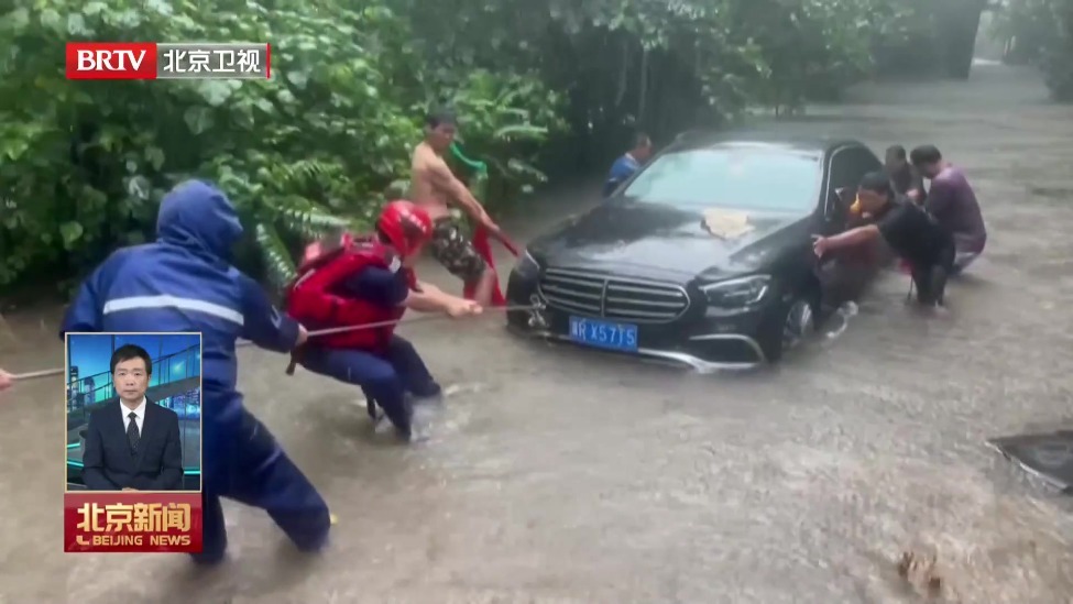 闻汛而动 筑牢防线｜通州：暴雨中守护 消防队员处置多起汛情险情